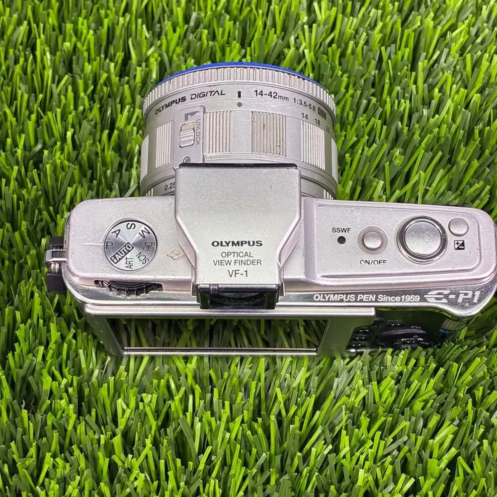 Olympus PEN E-P1 12MP Digital Micro Four Thirds Camera with M.Zuiko 14-42mm Lens